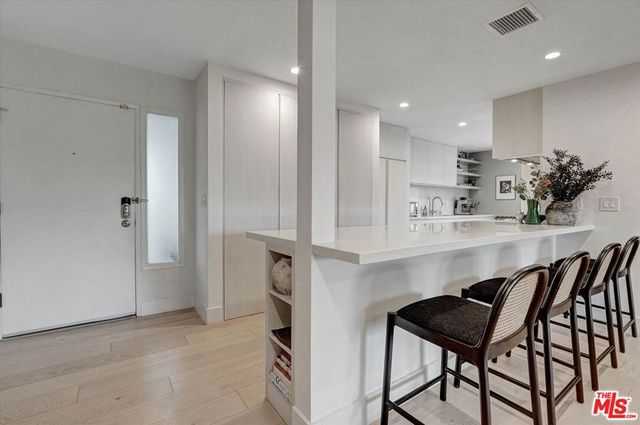 930 California Avenue 301, Santa Monica, CA 90403