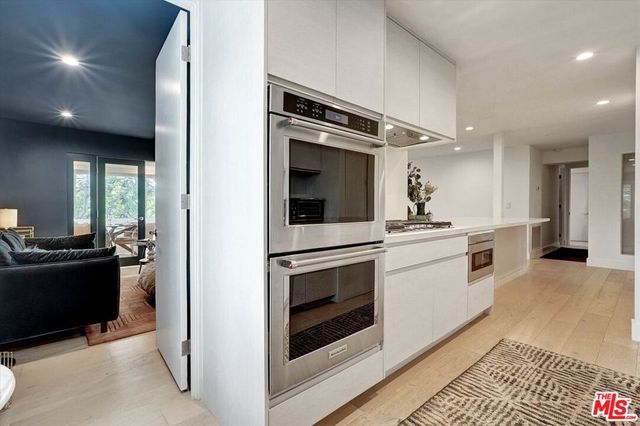 930 California Avenue 301, Santa Monica, CA 90403