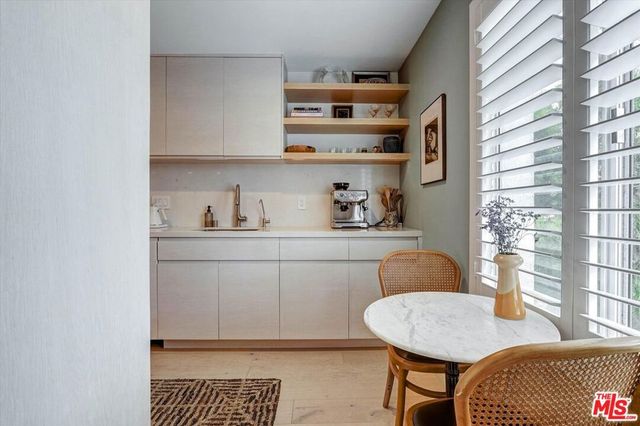930 California Avenue 301, Santa Monica, CA 90403