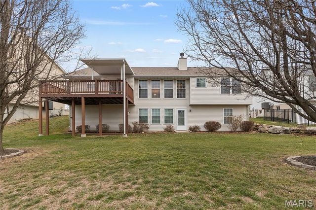 14 Winter Valley Drive, Fenton, MO 63026