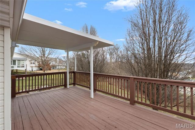 14 Winter Valley Drive, Fenton, MO 63026