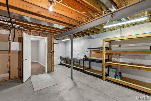 14 Winter Valley Drive, Fenton, MO 63026