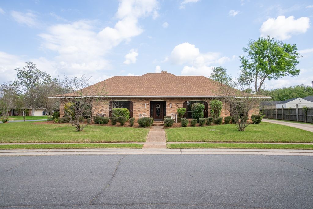 410 Highland Drive, Bossier City, LA 71111