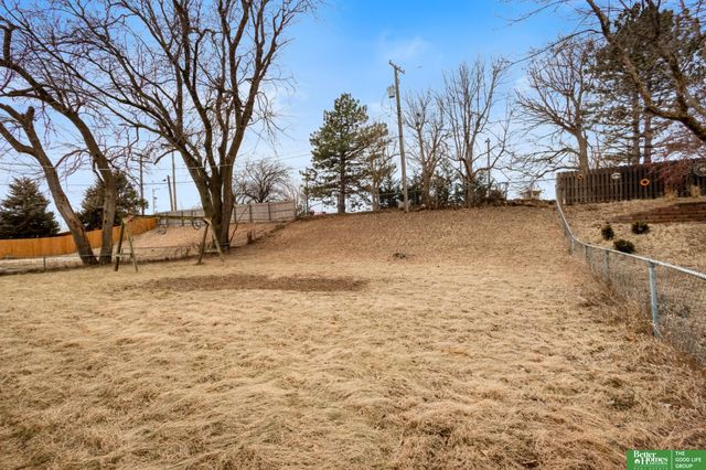 1704 Pelton Avenue, Bellevue, NE 68005