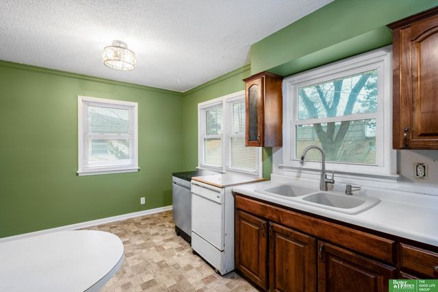 1704 Pelton Avenue, Bellevue, NE 68005