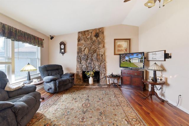 7337 Verdugo Way, Sacramento, CA 95842