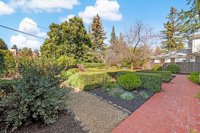 1135 Rutherford Rd, Rutherford, CA 94558