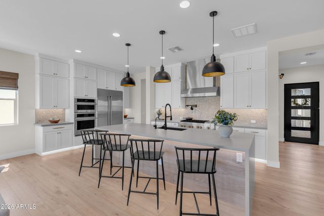 33939 N MALPAIS HILLS Trail, Queen Creek, AZ 85144