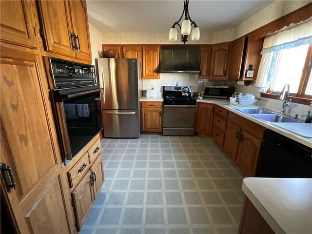 1012 Elm Street, Shelby, NY 14103