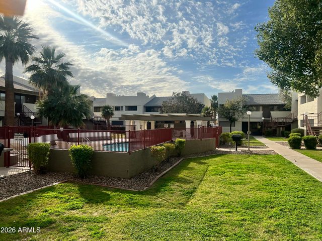 3301 E EARLL Drive 120, Phoenix, AZ 85018