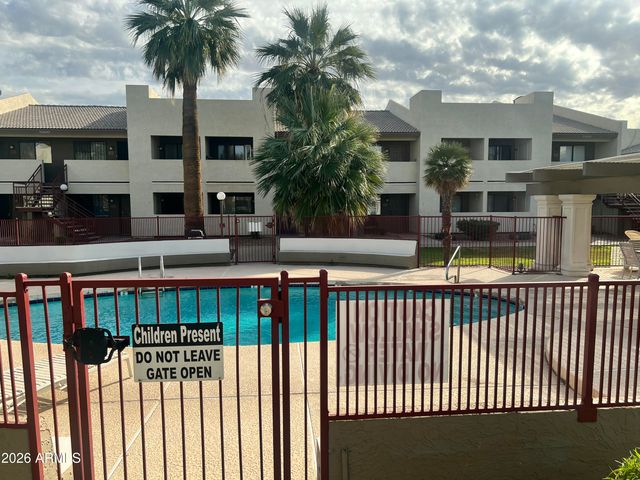 3301 E EARLL Drive 120, Phoenix, AZ 85018