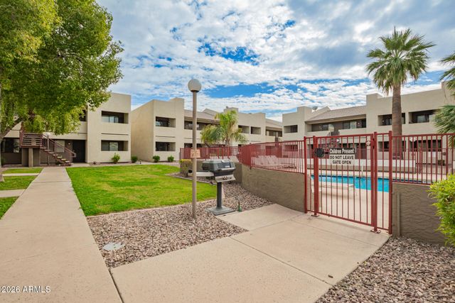 3301 E EARLL Drive 120, Phoenix, AZ 85018