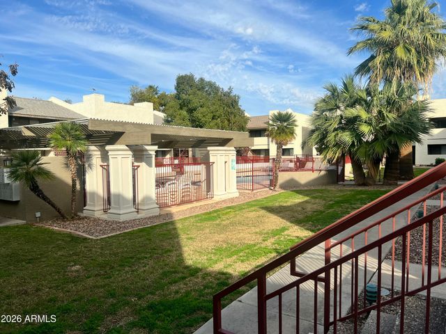 3301 E EARLL Drive 120, Phoenix, AZ 85018