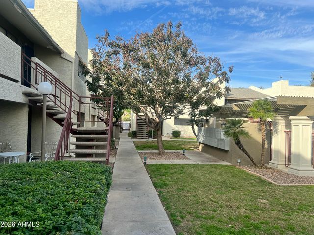 3301 E EARLL Drive 120, Phoenix, AZ 85018