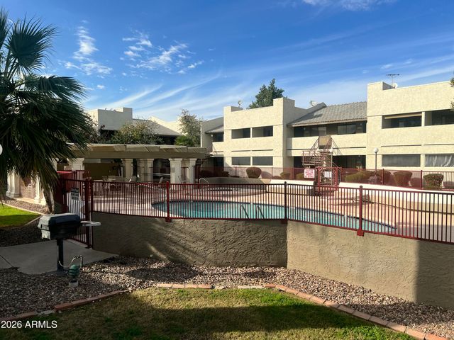 3301 E EARLL Drive 120, Phoenix, AZ 85018