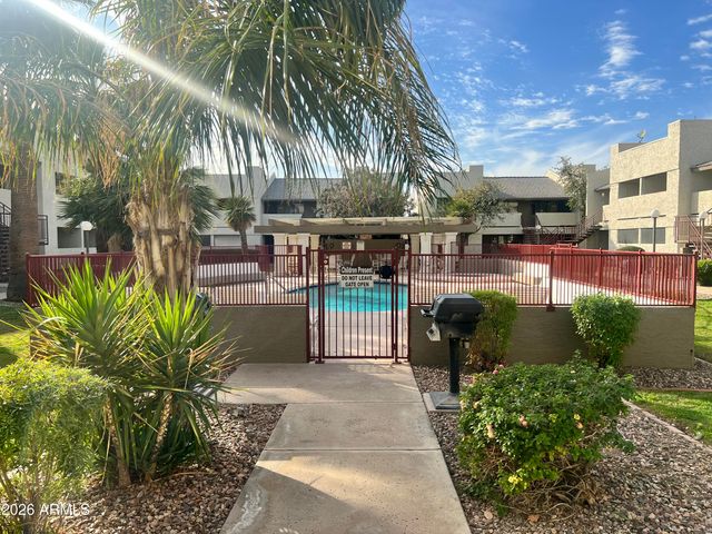 3301 E EARLL Drive 120, Phoenix, AZ 85018
