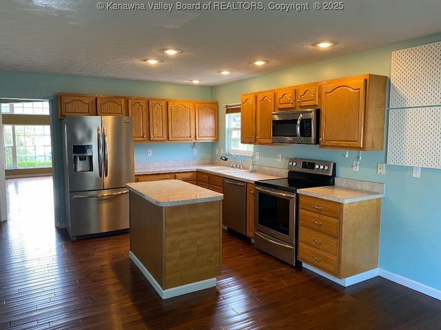 308 Spicywood Drive, Milton, WV 25541