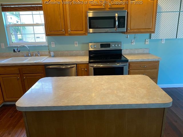 308 Spicywood Drive, Milton, WV 25541