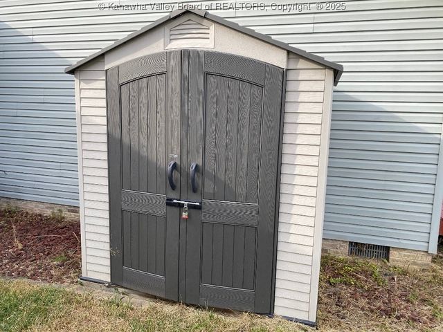 308 Spicywood Drive, Milton, WV 25541