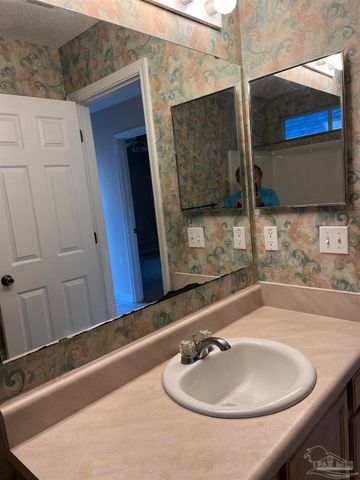 192 Wildflower Ln, Pensacola, FL 32514