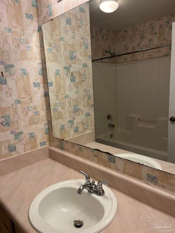 192 Wildflower Ln, Pensacola, FL 32514