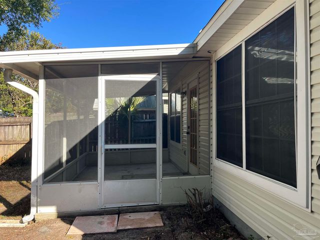 192 Wildflower Ln, Pensacola, FL 32514