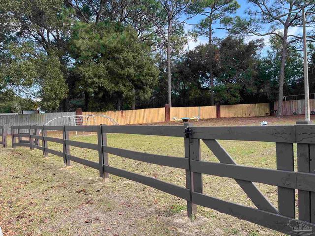 192 Wildflower Ln, Pensacola, FL 32514