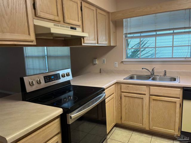 192 Wildflower Ln, Pensacola, FL 32514