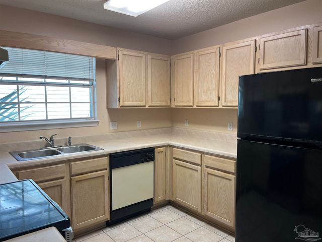 192 Wildflower Ln, Pensacola, FL 32514