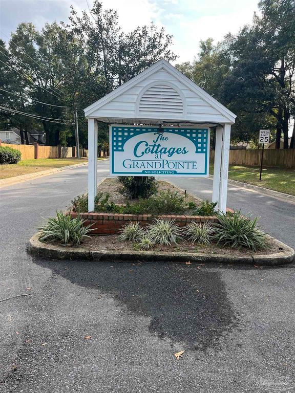 192 Wildflower Ln, Pensacola, FL 32514