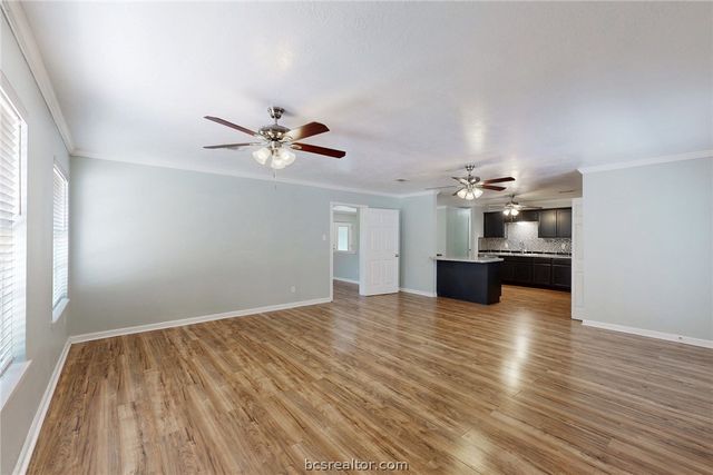 8 Willow Drive, Hearne, TX 77859