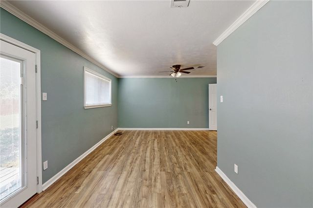 8 Willow Drive, Hearne, TX 77859