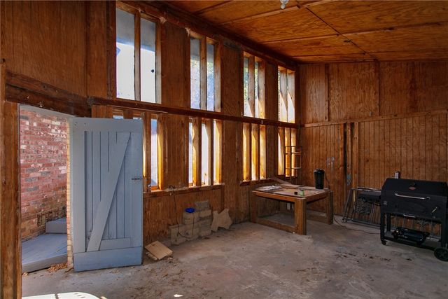 8 Willow Drive, Hearne, TX 77859