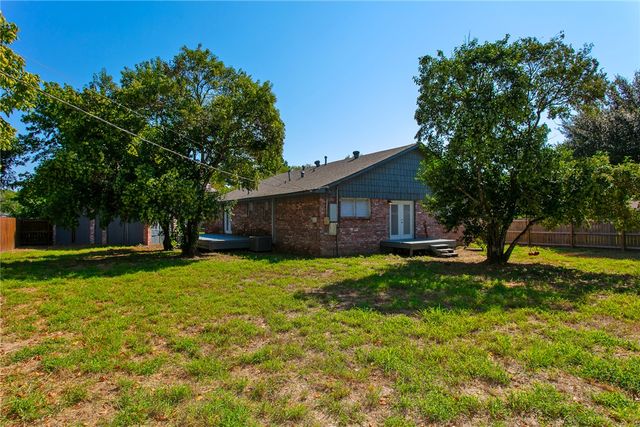 8 Willow Drive, Hearne, TX 77859