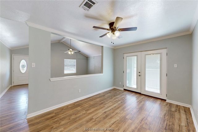 8 Willow Drive, Hearne, TX 77859