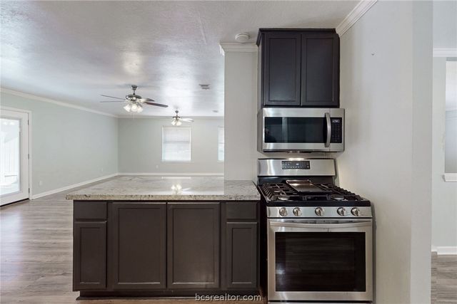 8 Willow Drive, Hearne, TX 77859