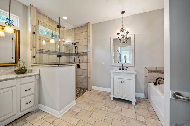 14482 Bon Dickey Dr, Baton Rouge, LA 70818