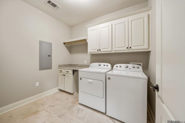 14482 Bon Dickey Dr, Baton Rouge, LA 70818