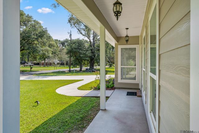 14482 Bon Dickey Dr, Baton Rouge, LA 70818