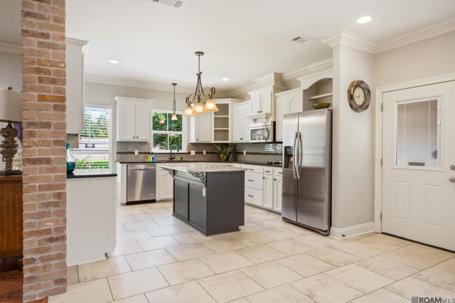 14482 Bon Dickey Dr, Baton Rouge, LA 70818