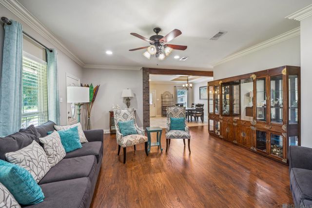 14482 Bon Dickey Dr, Baton Rouge, LA 70818
