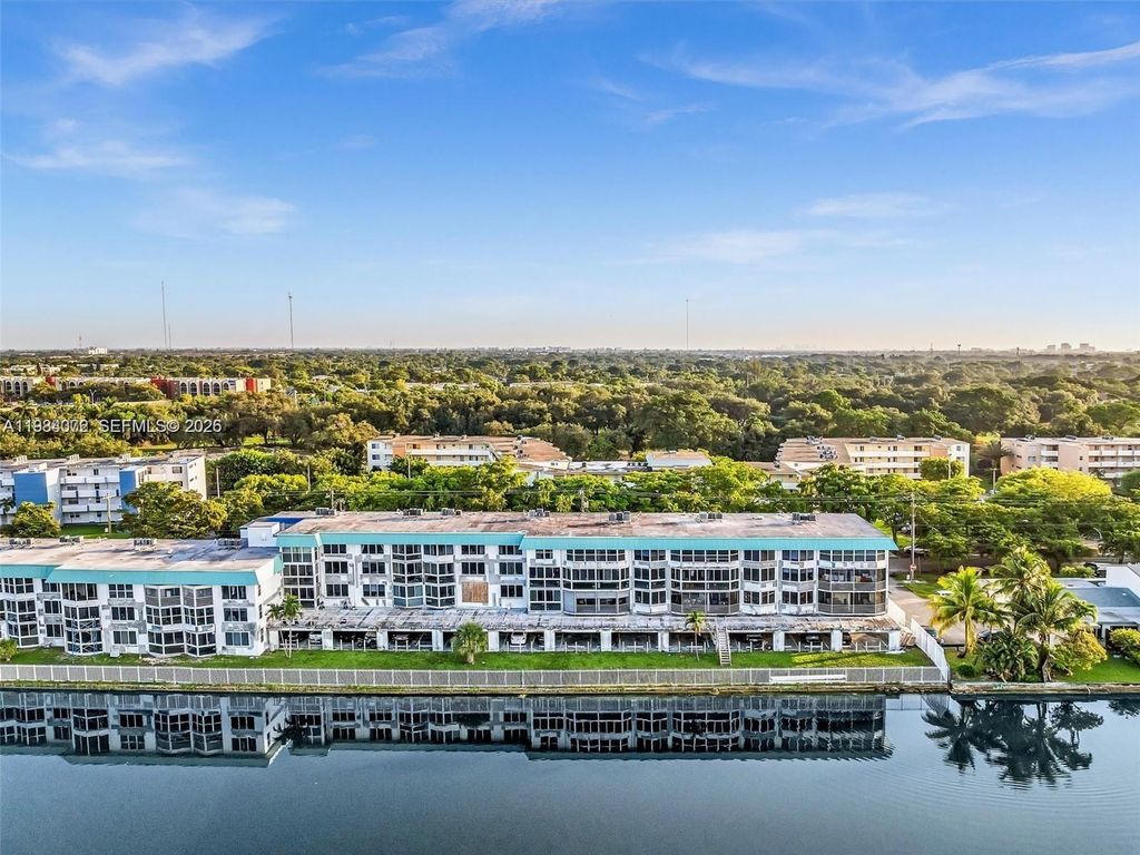 1170 NE 191st St 24, Miami, FL 33179