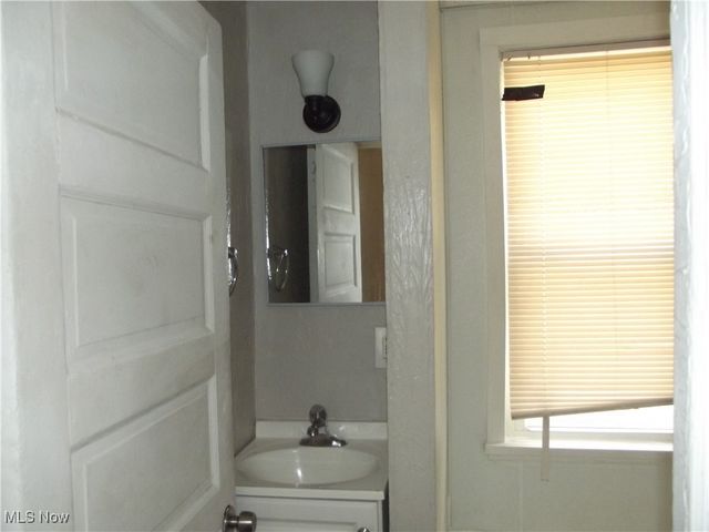 2624 E 112th Street Down, Cleveland, OH 44104