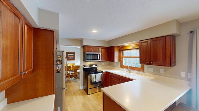 1210 Oak Avenue N, Onalaska, WI 54650