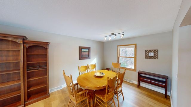 1210 Oak Avenue N, Onalaska, WI 54650