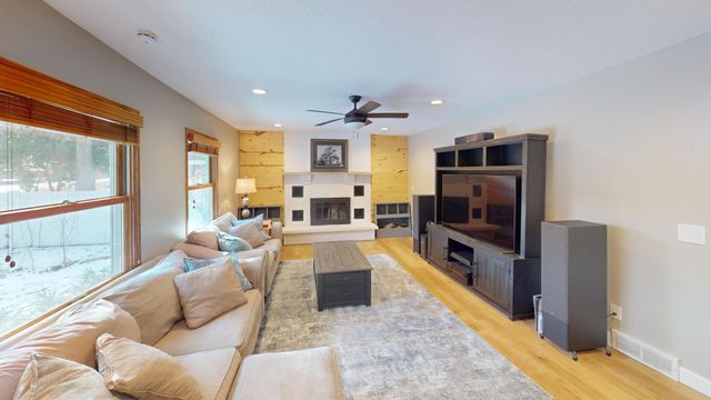 1210 Oak Avenue N, Onalaska, WI 54650