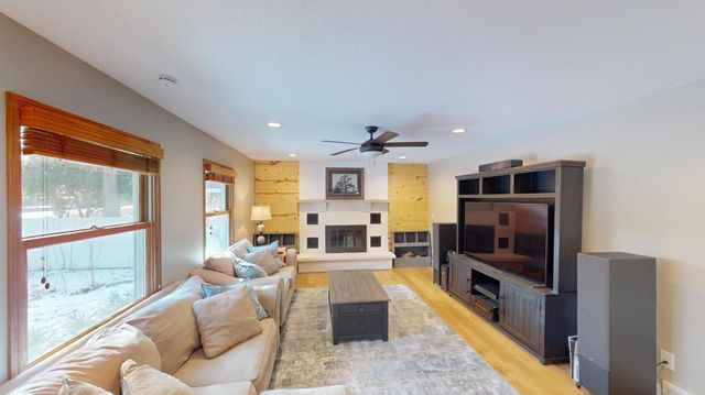 1210 Oak Avenue N, Onalaska, WI 54650