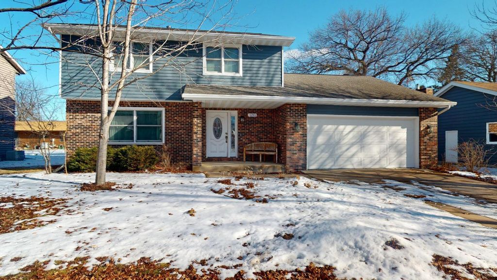 1210 Oak Avenue N, Onalaska, WI 54650