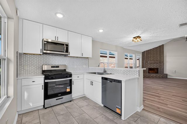 2031 Hickory Glen Drive, Missouri City, TX 77489