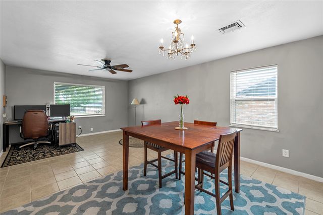 7440 Brentwood Circle, Woodway, TX 76712